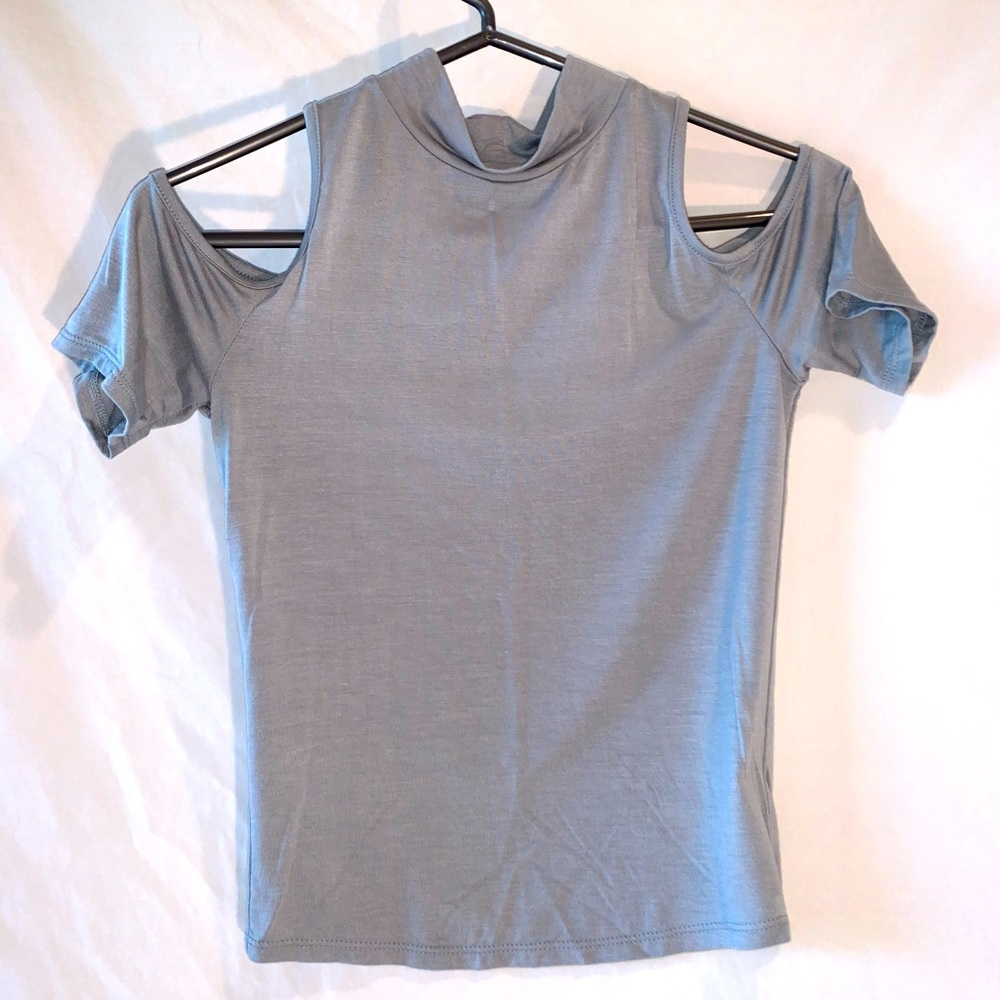 h.i.p by Tilly’s Cold Shoulder Turtleneck Tee- S
